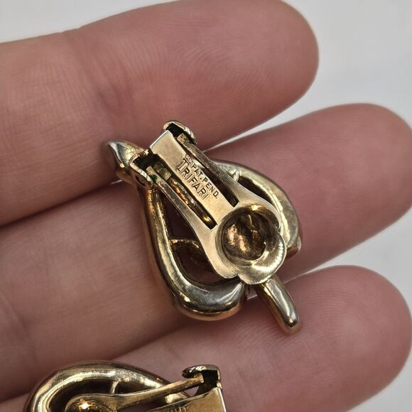 Vintage TRIFARI Alfred Philippe Marquise Rhinestone Gold Tone Pendant & Earrings - Picture 5 of 7